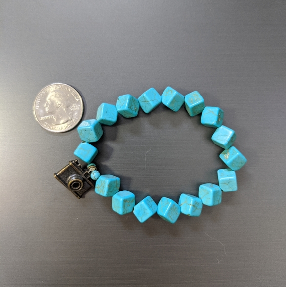 Blue Beaded Bracelet with Vintage Camera Charm - Picture 6 of 8